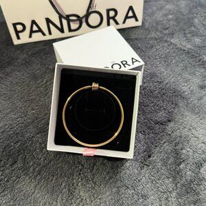 Sparkling Barrel Clasp Bangle – 14K Gold Plated, 7" from Pandora